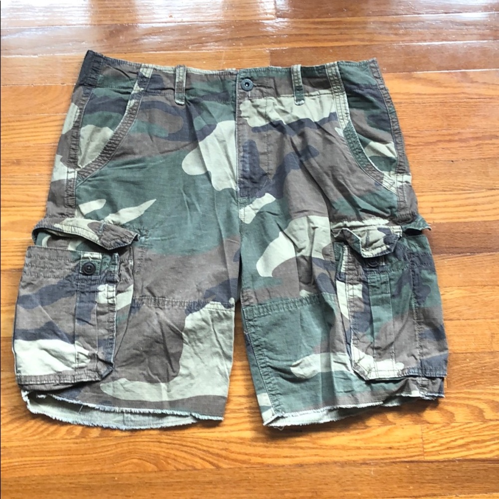 American eagle men’s camouflage shorts